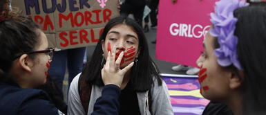 ONG y feministas urgen al Estado peruano a garantizar derechos de mujeres. Igualdad de género: ONG y feministas instan al Estado peruano a garantizar derechos de mujeres