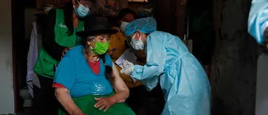 Ya hay más de 933 mil personas que tienen la cuarta vacuna contra el coronavirus. COVID-19: ¿cuáles son las marcas que se aplican en la cuarta dosis y después de cuántos meses?