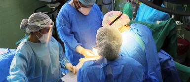 La mujer fue sorprendida con el diagnóstico. Mujer busca atención por dolor de estómago y termina siendo operada por tumor de 7 kilos