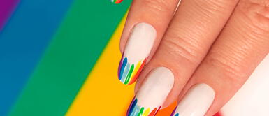 Celebra el mes del orgullo LGBTQ+ llevando tus uñas a todo color y exclusivos diseños Celebra el mes del orgullo LGBTQ+ llevando tus uñas a todo color y exclusivos diseños