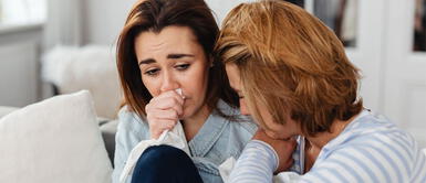 Frases para consolar a una amiga que acaba de perder a un familiar. Las 30 mejores frases para consolar a tu amiga en un funeral: ¿Cómo dar el pésame correctamente?