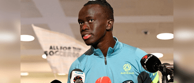 Awer Mabil es un jugador de origen sursudanés y nacionalizado australiano. ¿Australia podría quedar eliminado del Mundial de Qatar 2022 por una mala inscripción?