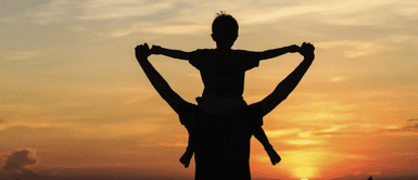 Este 2022, indistintamente de la nacionalidad, el Día del Padre es una ocasión ideal para homenajear a los papás por su amor incondicional, consejos y guía. Foto: Clarín Día del Padre: las lecciones más importantes que todo padre debe aprender durante la crianza