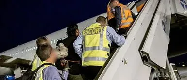 Pasajeros de avión evitan deportación de violador y autoridades ya no pueden expulsarlo Pasajeros de avión evitan deportación de violador y autoridades ya no pueden expulsarlo