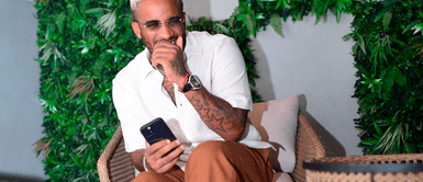 Jefferson Farfán y su impecable estilismo total white Jefferson Farfán se luce más chic que nunca con el look total white sumergido en elegancia