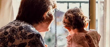 La adulta mayor explicó los motivos por los que planteó a su hija un pago de 15 dólares. Abuela pide un pago de 15 dólares a su hija por cuidar a su nieta: "No soy una guardería"