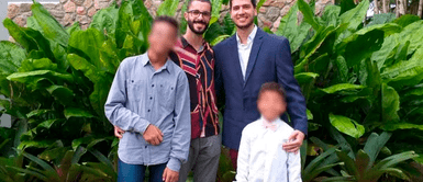 Pareja gay adoptó a 2 hermanos abandonados por su madre: “Ser papás es algo gratificante” Pareja gay adoptó a 2 hermanos abandonados por su madre: “Ser papás es algo gratificante”