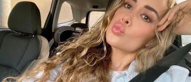 Ale Venturo conquista con un contundente estilismo urbano apegado a lo sofisticado Ale Venturo despliega su magia urbana junto a una prenda sofisticada irradiando elegancia