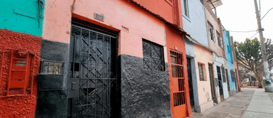 La adulta mayor fue hallada sin vida en el interior de su vivienda, ubicada en la avenida Próceres. Foto: Urpi / La República Rímac: hallan a adulta mayor muerta en su vivienda tras ser reportada como desaparecida