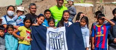 Alianza Lima: Hernán Barcos lidera construcción de cancha sintética en cerro de SJL Alianza Lima: Hernán Barcos lidera construcción de cancha sintética en cerro de SJL