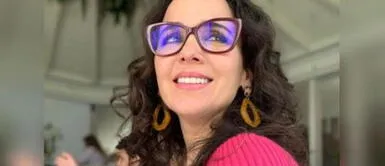 Érika Villalobos con vestido de plumas Érika Villalobos impacta en portada de revista con sensual vestido glam chic invadido de plumas