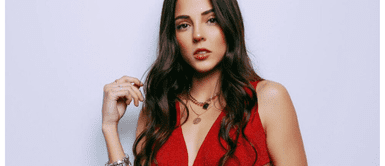 Luciana Fuster se vuelve en una icónica top model de los años 2000 invocando a las coloridas mariposas Luciana Fuster y otras famosas que compartieron outfits inspirados en mariposas como en los años 2000