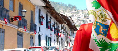 Los peruanos podrían pagar una multa si no colocan la bandera del Perú en Fiestas Patrias. Fiestas Patrias: ¿Cuáles son las multas por no poner la bandera del Perú en tu casa?
