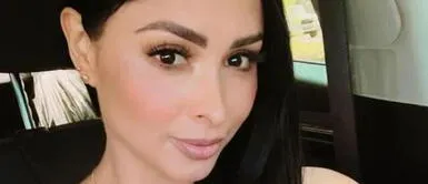 Pamela Franco deslumbra con vestido blazer negro Pamela Franco lleva la esencia de Valentino en un sofisticado vestido negro estilo blazer