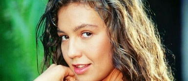 Thalía y su vestido de Marimar Thalía causa furor a orillas del mar llevando el icónico vestido de Marimar