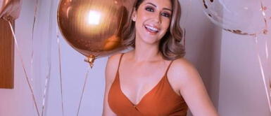 Karla Tarazona con vestido cut out Karla Tarazona se apodera de la sensualidad inherente a los vestidos 'cut out' en look tropical