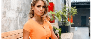 Michela Elías desfila por las calles de Mónaco con un deslumbrante look vibrante Michela Elías se apodera de las calles de Mónaco con un fascinante outfit vibrante