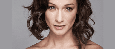 Jimena Lindo demuestra ser toda una novia rockera con preciado vestido blanco y chaqueta de cuero Jimena Lindo demuestra ser toda una novia rockera con preciado vestido blanco y chaqueta de cuero