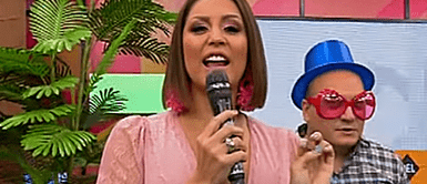 Karla Tarazona cuadra a Metiche Karla Tarazona rechaza bromas de ‘Metiche y pone parche en vivo | VIDEO