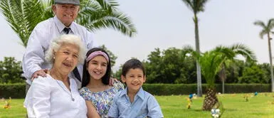 Existen diversas actividades que se pueden realizar en familia durante el Día del Adulto Mayor. Día del Adulto Mayor: las mejores actividades para divertirse en familia