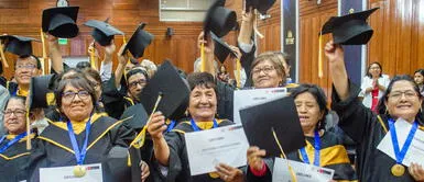Adultos mayores regresan a clases para culminar su educación básica 13 mil adultos mayores regresaron a clases para culminar su educación básica