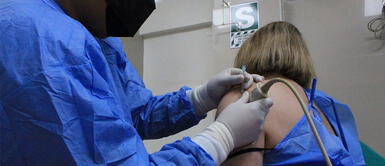 Especialista brinda consejos a pacientes que han sido operados a nivel del hombro. Alertan sobre extraño síndrome que afecta brazos y piernas, pero tiene tratamiento