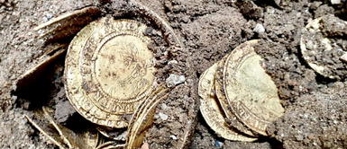 Pareja descubrió tesoro enterrado debajo de su casa Pareja descubre monedas antiguas debajo de su casa y ahora recibirán US$ 290.000