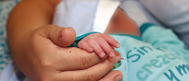 la única forma de recuperar la vista es mediante una intervención quirúrgica Cataratas pueden afectar la visión de recién nacidos y jóvenes