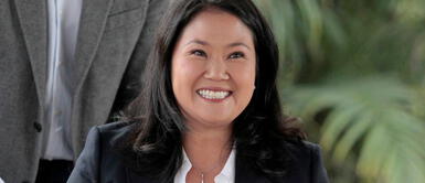 Keiko Fujimori con pantalón escocés Keiko Fujimori impresiona con renovada figura apostando por la moda del estampado tartán