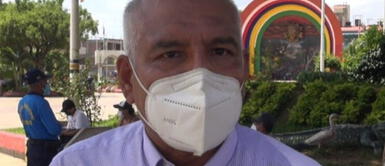 Tumbes: madre de familia descubre a director de colegio estatal realizando tocamientos indebidos a su secretaria Tumbes: director de colegio realiza tocamientos indebidos a su secretaria y lo envían a trabajo remoto