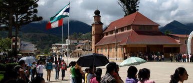 Oxapampa: anciano abusa de su nieta, la embaraza y proponen que se case con ella para solucionarlo Oxapampa: Eva Gómez, defensoras de las mujeres Yaneshas, pide justicia para la menor de 12 años abusada por anciano