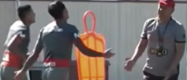 Gianluca Lapadula y Juan Reynoso discuten en pleno entrenamiento Juan Reynoso discutió con Gianluca Lapadula: "Ahora hay más exigencia" | VIDEO