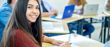 Los jóvenes podrán postular en las universidades más económicas de la capital. ¿Quieres estudiar una carrera? Descubre las 5 universidades más económicas del Perú