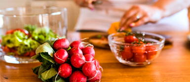 Más de la mitad de casos podrían evitarse con una nutrición balanceada con alto contenido nutricional, alimentos orgánicos y sin contaminantes. ¿Cómo elegir una alimentación adecuada para prevenir cáncer y enfermedades cardiovasculares?