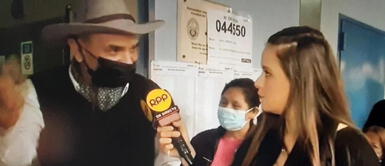 Anciano acude temprano a votar: “Tengo76 años y me siento joven y hermoso” Anciano acudió temprano a votar: “Tengo76 años y me siento joven y hermoso”