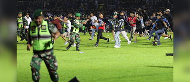 Los agentes de seguridad respondieron con gases lacrimógenos. Indonesia: Más de 120 muertos en una de las peores tragedias del fútbol