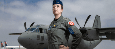 Capitana FAP: a los 16 años ya piloteaba un avión, pero no había manejado un auto Capitana FAP Fiorella Sponza: A los 16 años ya piloteaba un avión en la ciudad de Piura