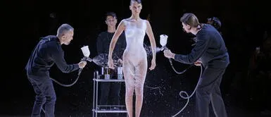 Vestido hecho con aerosoles Así se hace un vestido en instantes con un par de aerosoles, novedoso invento revoluciona la moda