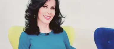 Olga Zumarán con vestido de gala morado Olga Zumarán causa ola de suspiros en alfombra roja enfundada en ceñido vestido de gala morado