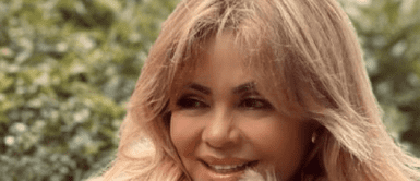 Gisela Valcárcel y vestido con flecos glam Gisela Valcárcel imprime su esencia glam chic en un magnético vestido con flecos y pedrería