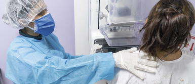 Autoexamen de mama es un chequeo de rutina que puede realizarse toda mujer en casa a partir de los 20 años Cáncer de Mama: Conoce los chequeos que toda mujer debe realizarse para detectar a tiempo la enfermedad