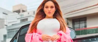 Susan Prieto en traje de baño negro SUSAN PRIETO se luce con su NOVIO enfundada en pícaro traje de baño con escote de tiras cruzadas