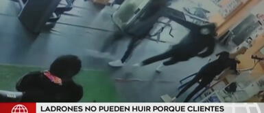 LADRONES intentan robar GIMNASIO en SAN MARTIN DE PORRES, pero quedan ATRAPADOS porque clientes CERRARON la puerta LADRONES intentan robar GIMNASIO en SAN MARTIN DE PORRES, pero quedan ATRAPADOS porque clientes CERRARON la puerta