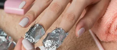 Remueve tus uñas de gel en casa, sin necesidad de recurrir a la manicurista Como remover las uñas de gel en casa de forma segura y sin lastimarlas