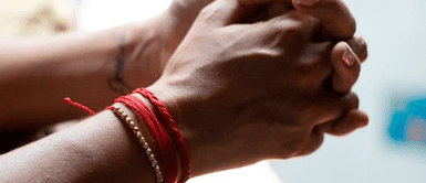 La cábala del hijo rojo en la muñeca es las más conocida, pero pocos saben su significado. ¿Qué esconde el uso del hijo rojo en la muñeca?