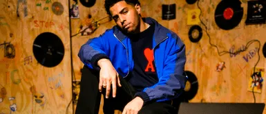 El productor musical a pesar de su juventud se ha ganado el cariño y respeto de cantantes de la música urbana. De la Cruz la rompe en Spotify con su última producción musical