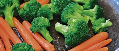 Los alimentos altos en sal pueden generar un daño a nivel de la retina. ¿Qué alimentos deben consumir los niños para prevenir problemas visuales?