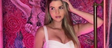 Brunella Horna con bikini blanco BRUNELLA HORNA posa desde LUJOSO YATE con el BIKINI estrella para los días de PLAYA y VERANO