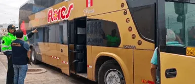 Panamericana Sur: Inmensa roca cae sobre bus de la empresa Flores y mata a un pasajero al destrozar el techo Panamericana Sur: Inmensa roca cae sobre bus de la empresa Flores y mata a un pasajero al destrozar el techo