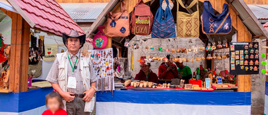 Cincuenta stands ubicados en la Plazuela de las Artes del 1 al 4 de diciembre nos mostrarán las maravillas de esta provincia Feria cultural de Oxapampa en el Cercado de Lima invita a vivir la experiencia de su gastronomía y diversidad de productos